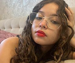 Emi_Petite